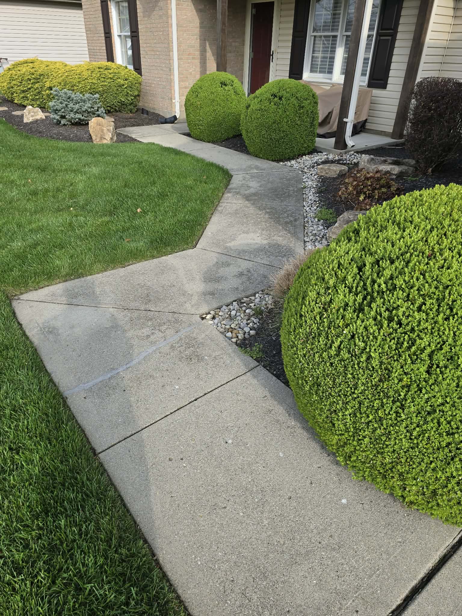 Front walkway before pressure washing Dayton Ohio